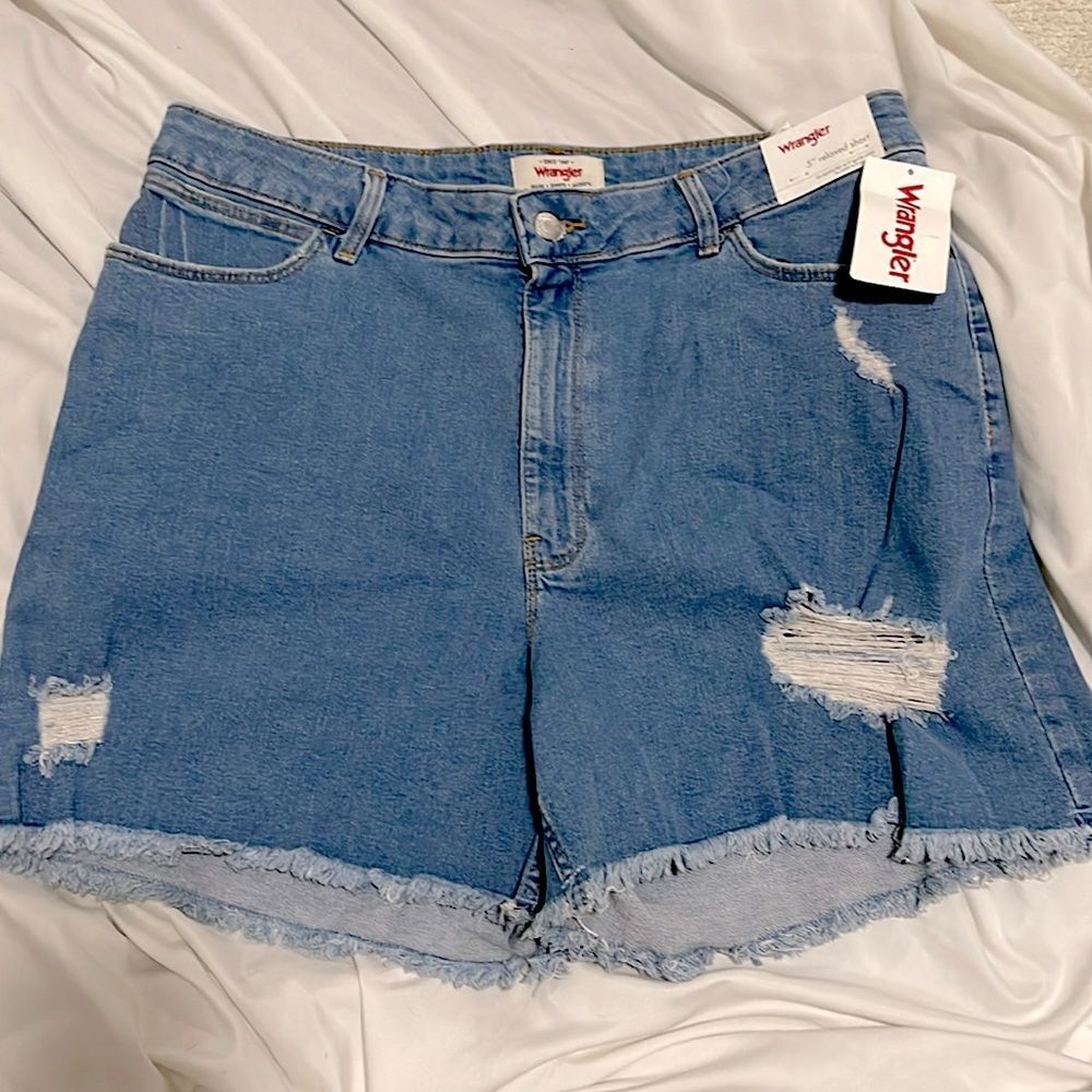 NWT- Wrangler- 33/16. Relaxed Fit